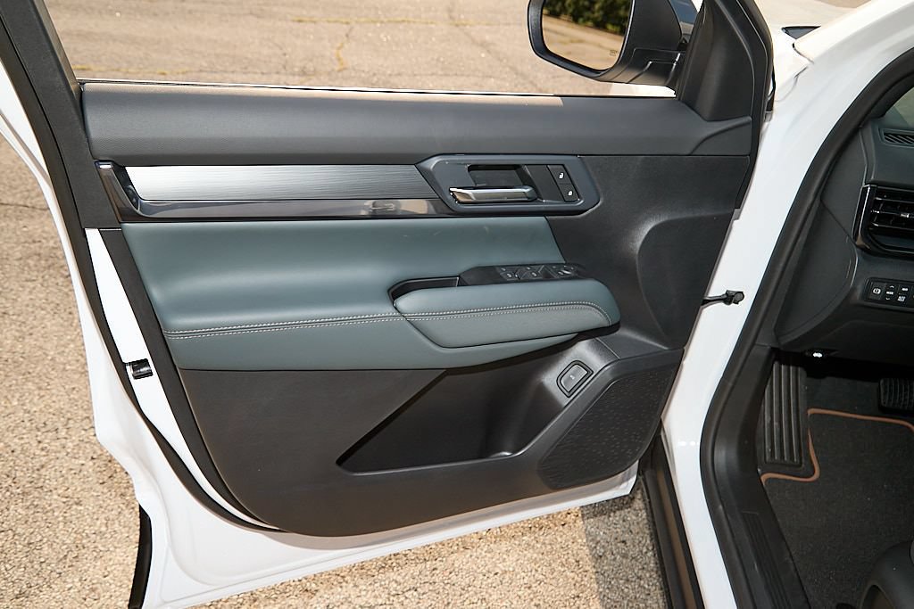 New 2027 GMC Terrain AT4 w/ Technology Package II AWD/4WD image 17