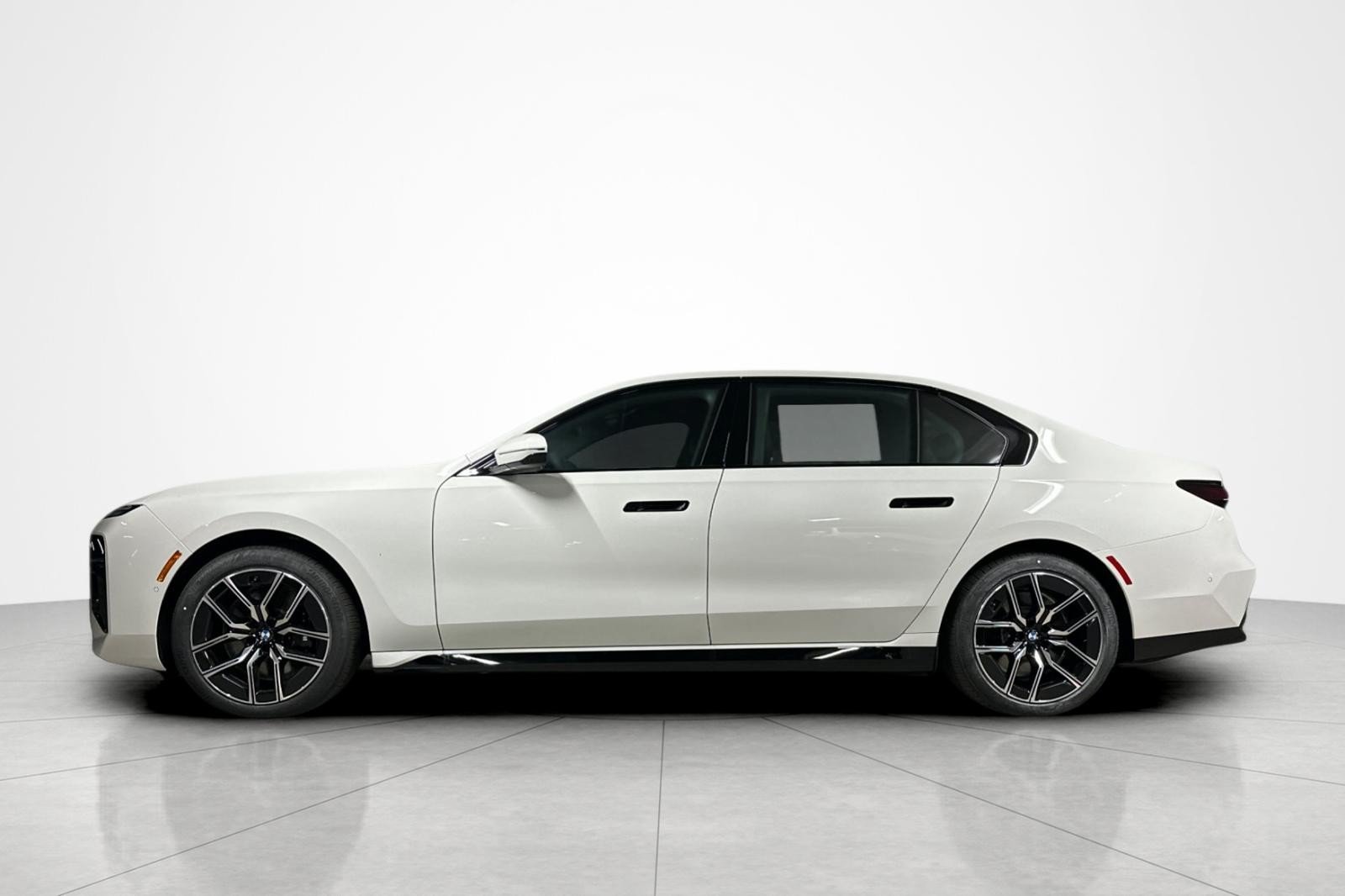 New 2026 BMW i7 xDrive60 AWD/4WD image 2