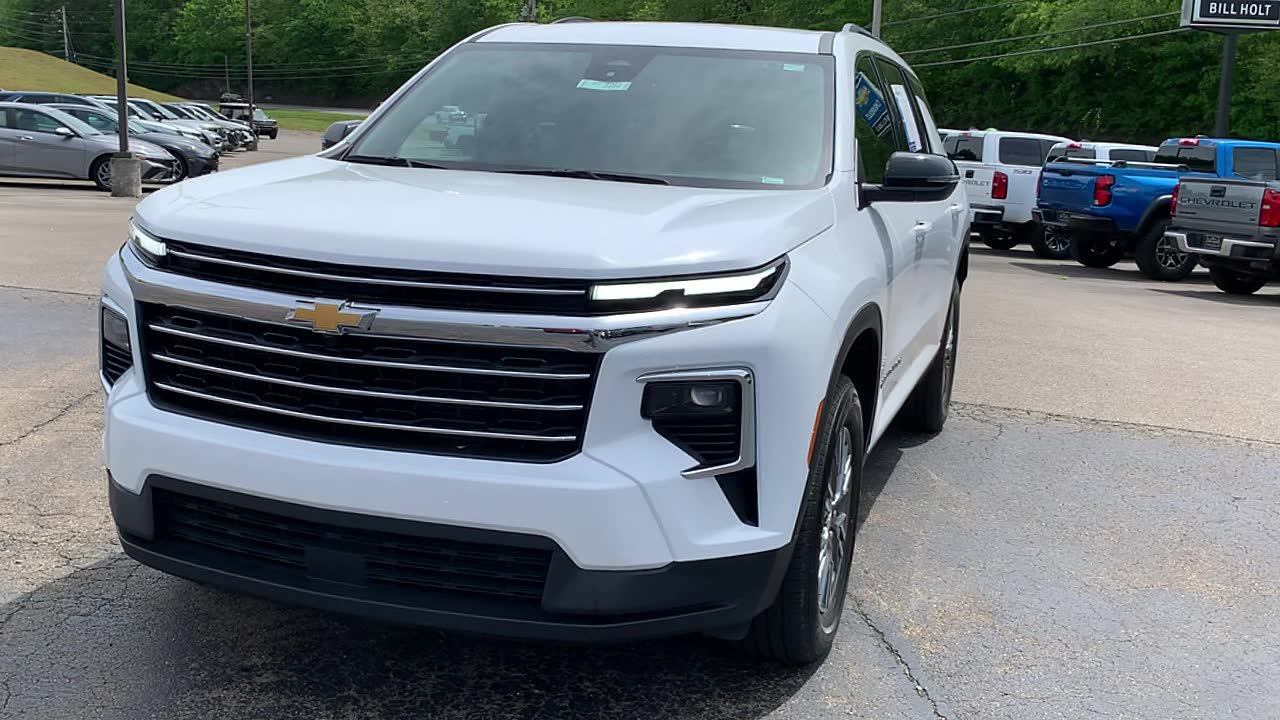 Used 2025 Chevrolet Traverse LT