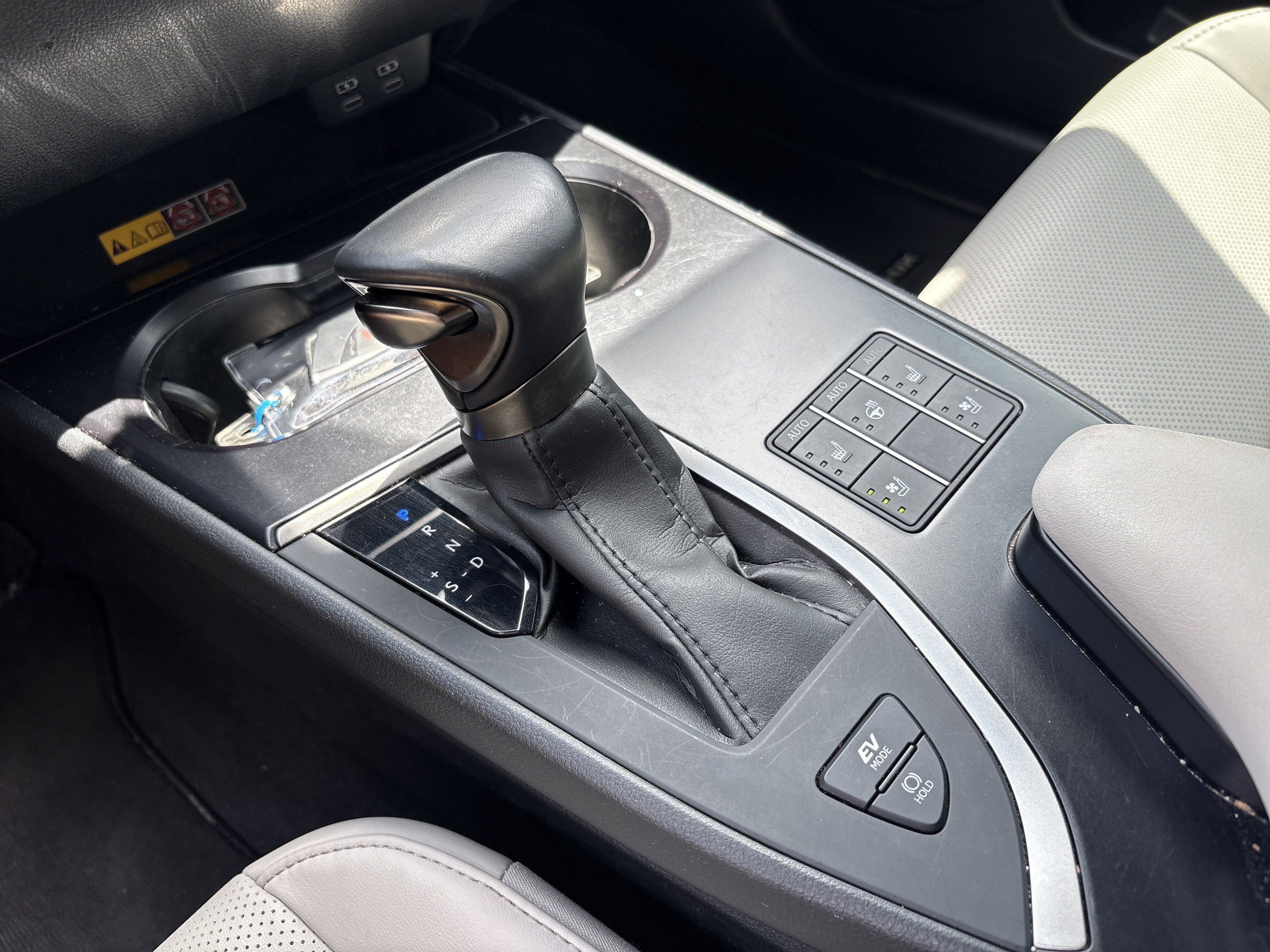 Used 2023 Lexus UX 250h AWD w/ Premium Package image 26
