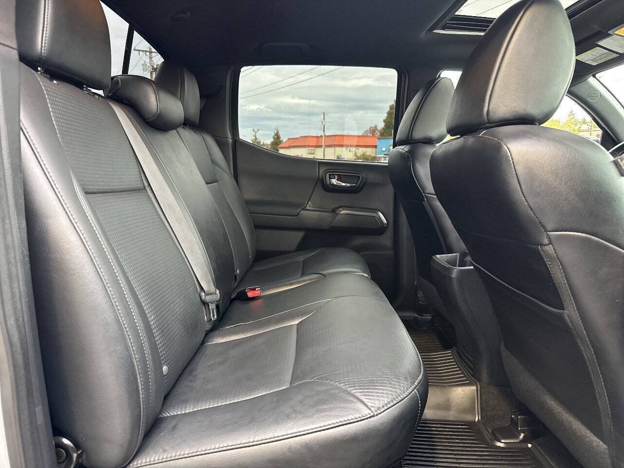 Used 2019 Toyota Tacoma TRD Sport AWD/4WD image 18