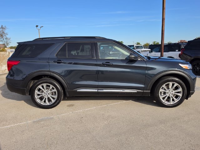Used 2024 Ford Explorer XLT w/ Equipment Group 202A AWD/4WD image 4