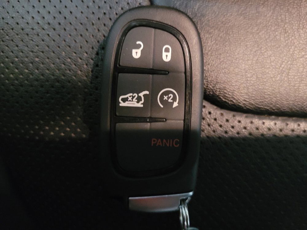 Used 2022 Jeep Cherokee Limited w/ Mopar Interior Package image 32