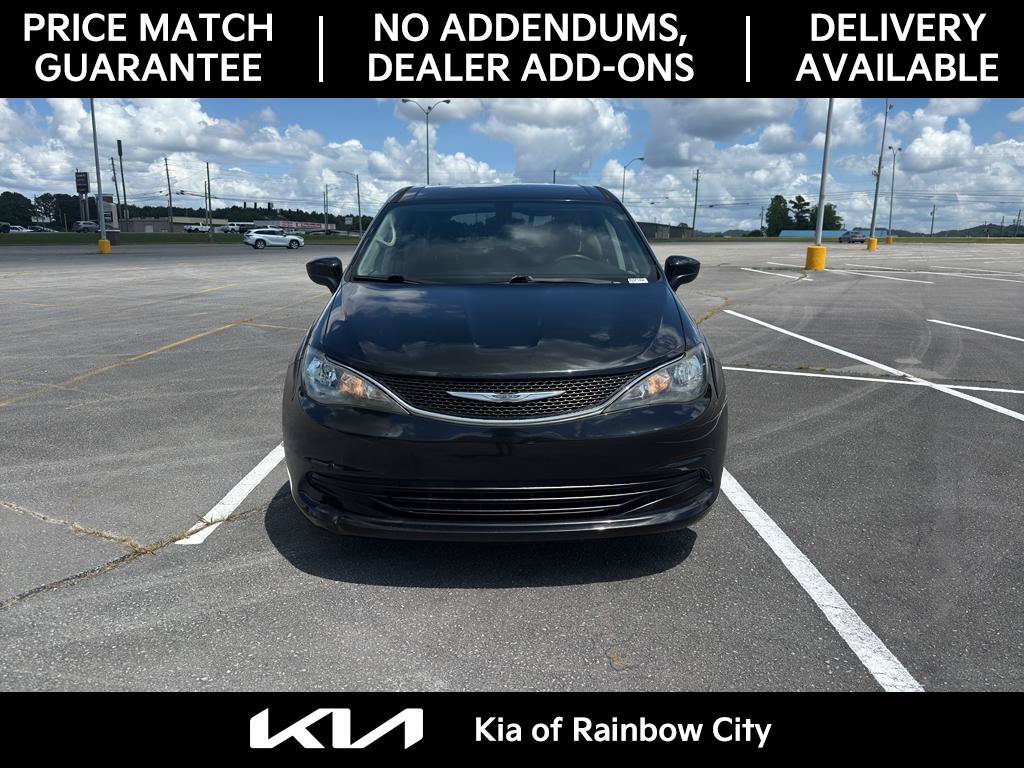 Used 2017 Chrysler Pacifica Touring FWD image 2