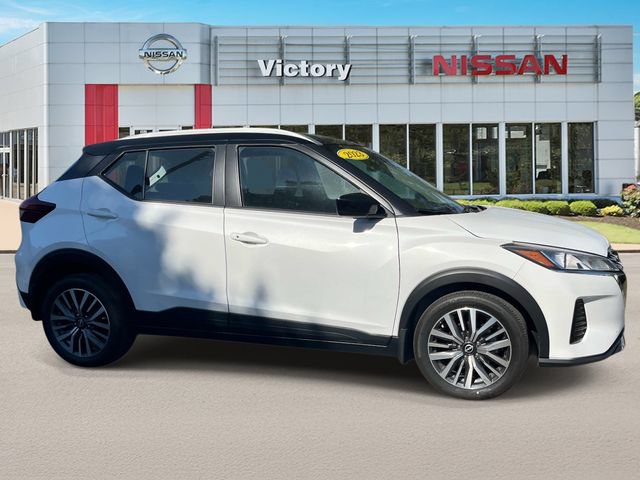Used 2023 Nissan Kicks SV FWD image 2