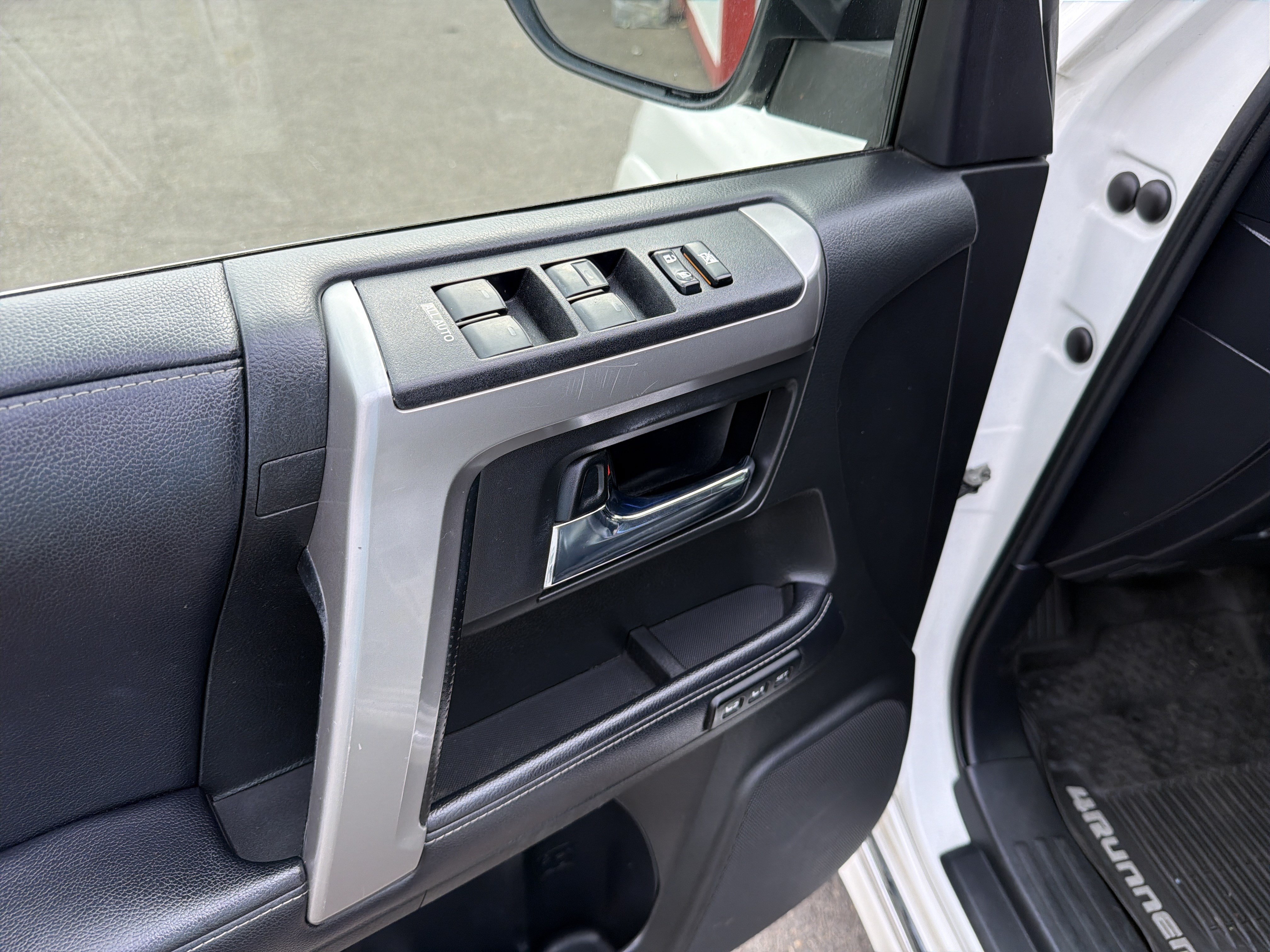 Used 2018 Toyota 4Runner Limited AWD/4WD image 13