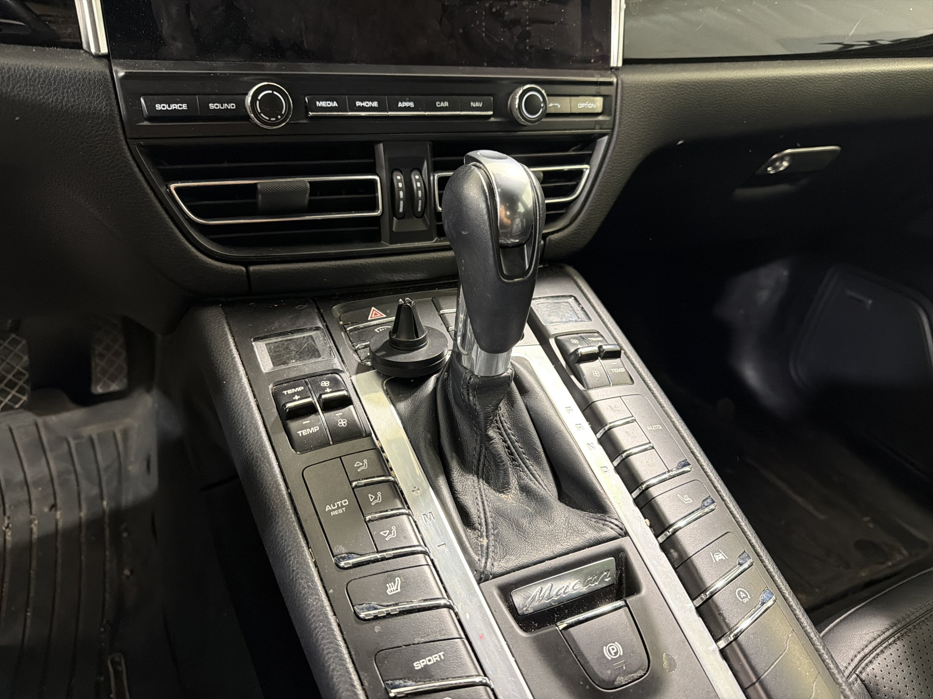 Used 2021 Porsche Macan AWD/4WD image 15