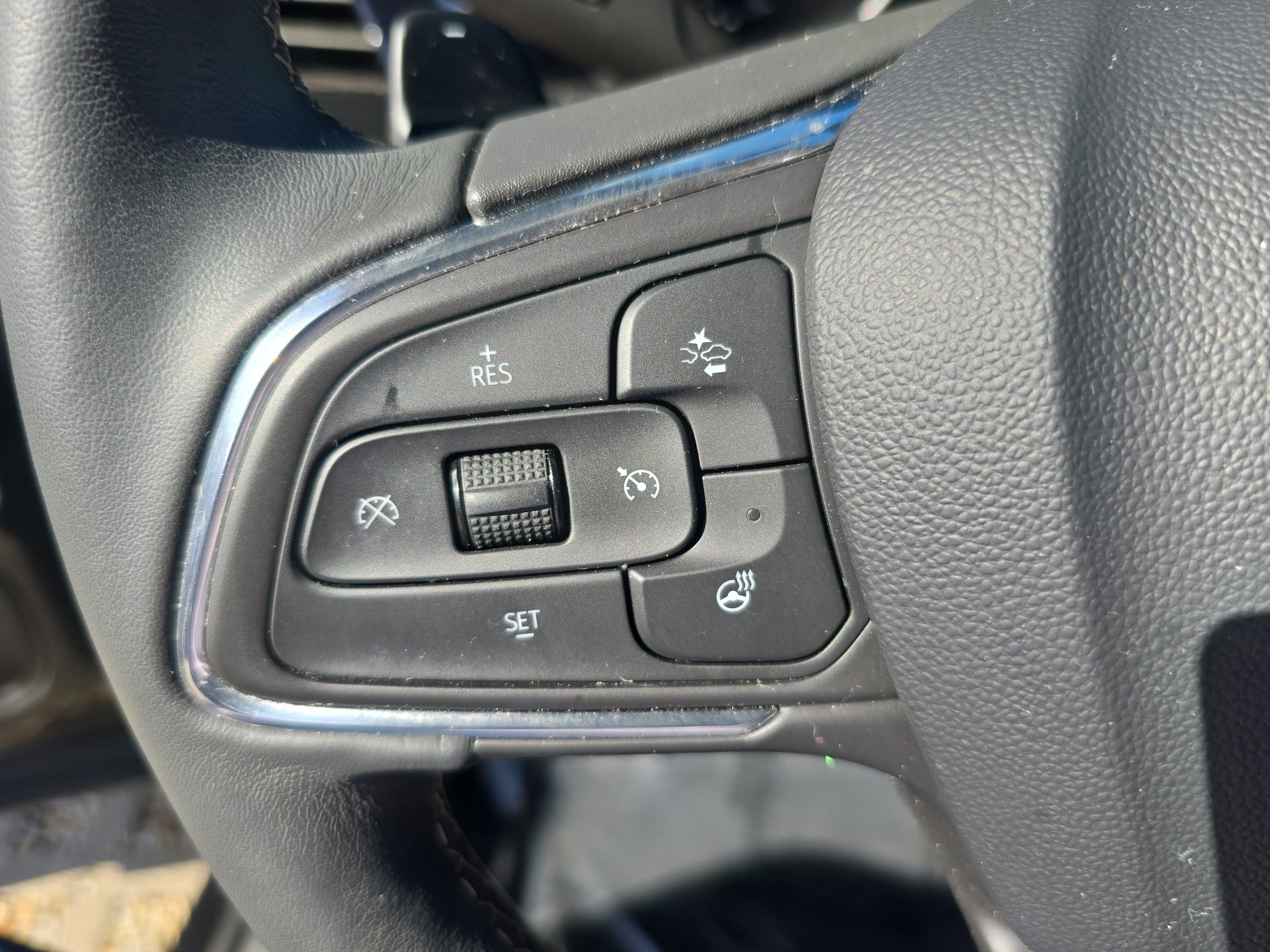Used 2023 Buick Envision Essence image 23