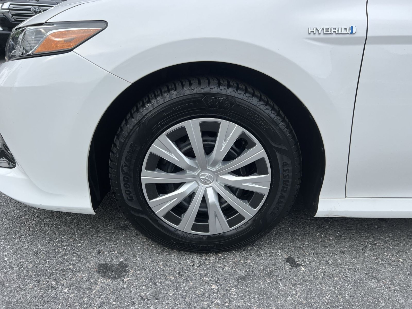 Used 2019 Toyota Camry LE FWD image 12