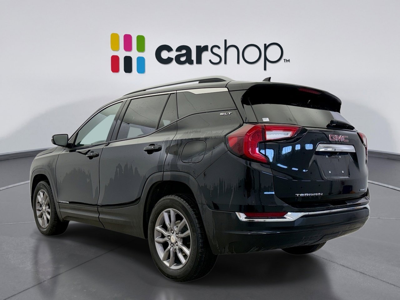 Used 2024 GMC Terrain SLT image 3