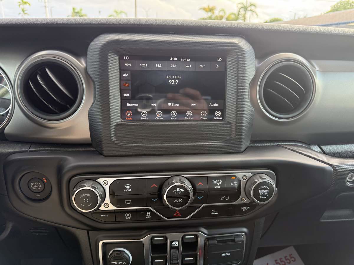 Used 2023 Jeep Gladiator Sport AWD/4WD image 40