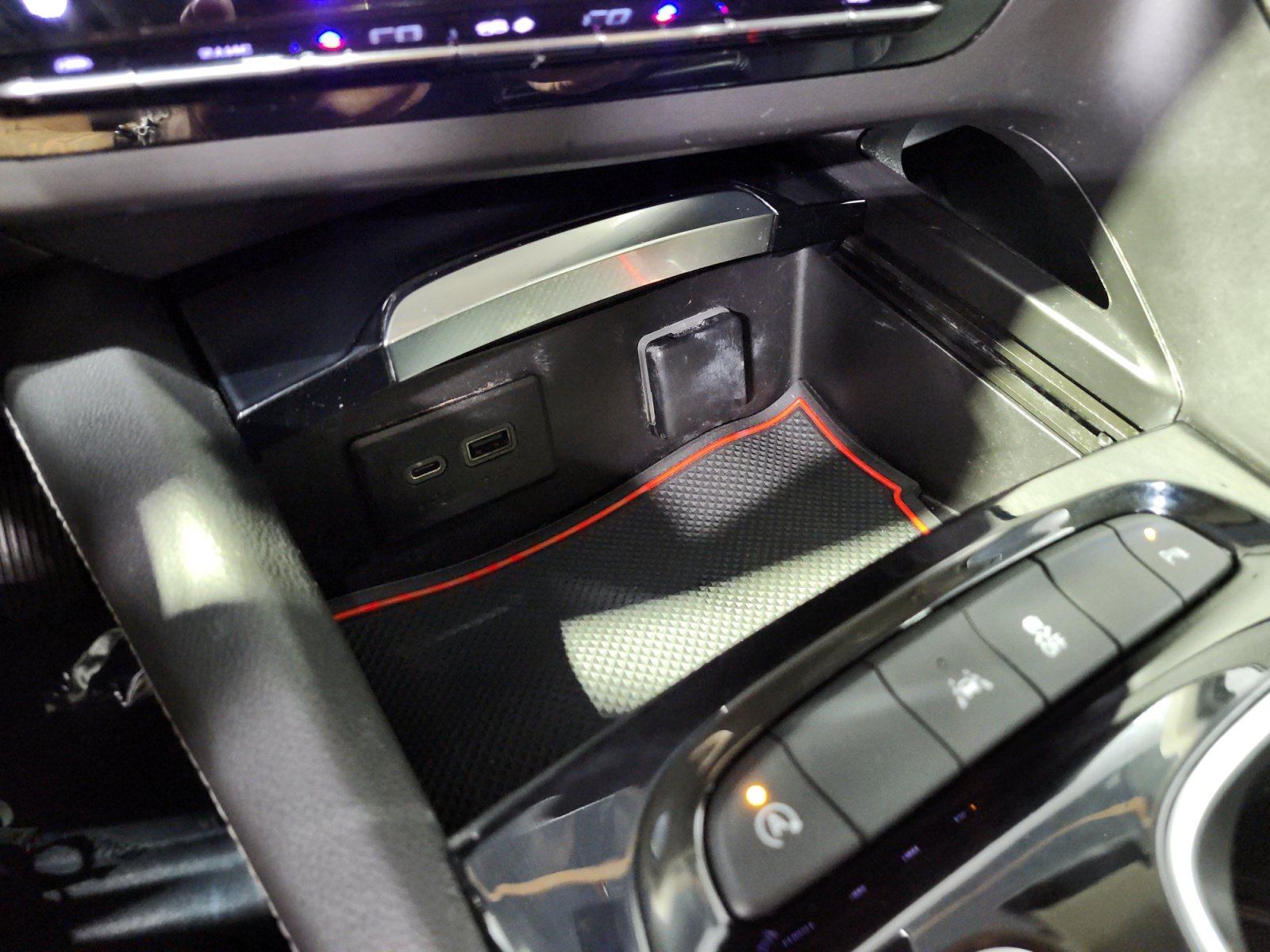 Used 2022 Buick Envision Essence w/ Safety Package FWD image 20