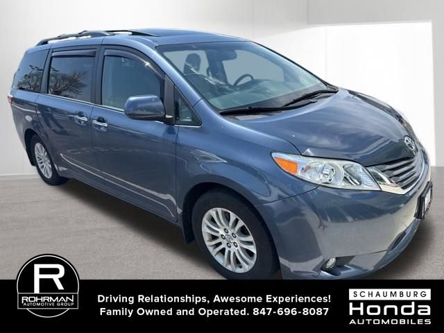 Used 2017 Toyota Sienna XLE Premium w/ Outdoor Package image 3