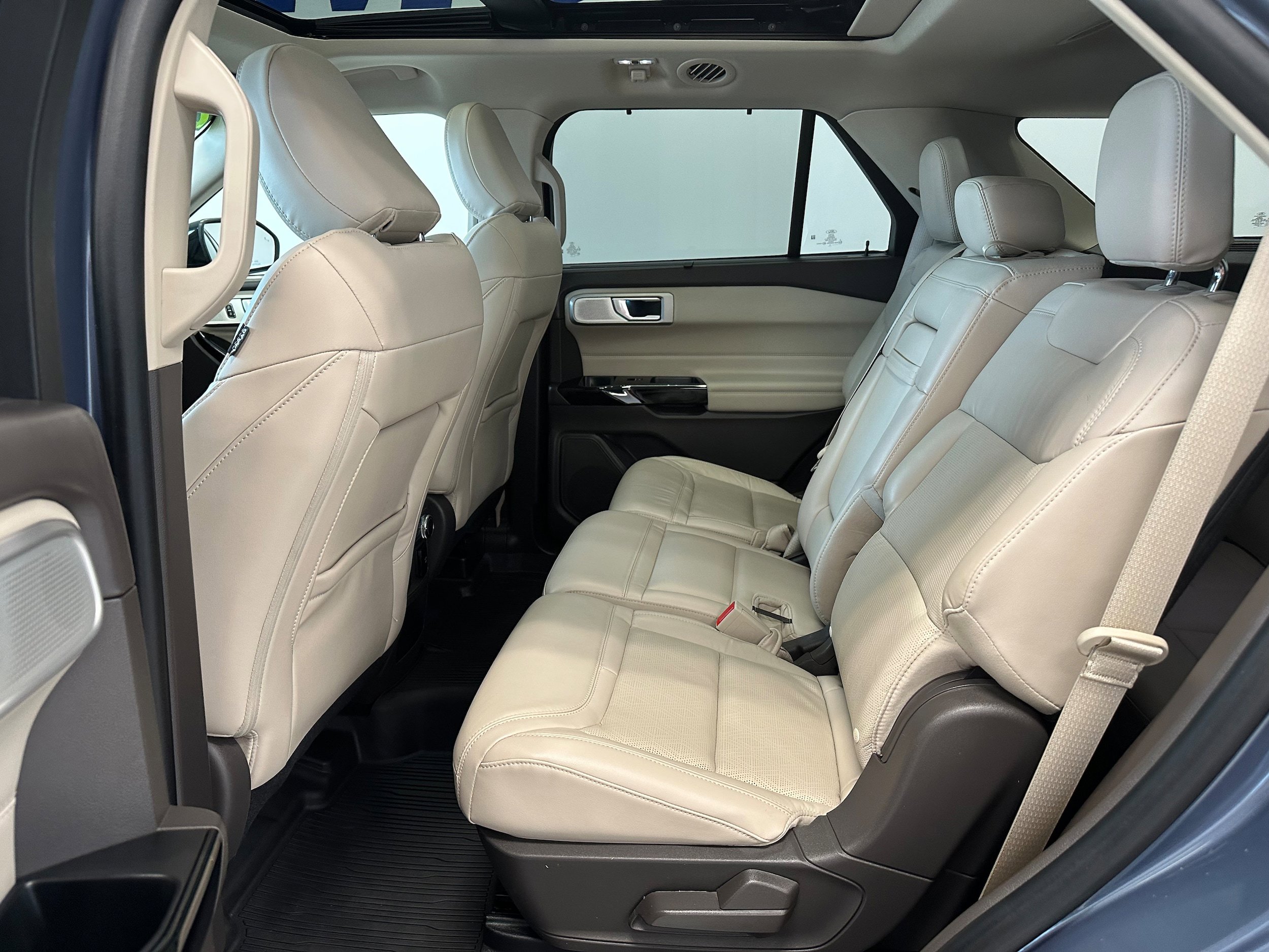 Used 2021 Ford Explorer Platinum w/ Equipment Group 601A AWD/4WD image 13