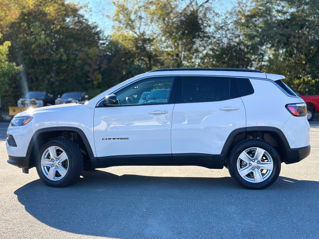 Used 2022 Jeep Compass Latitude AWD/4WD image 3
