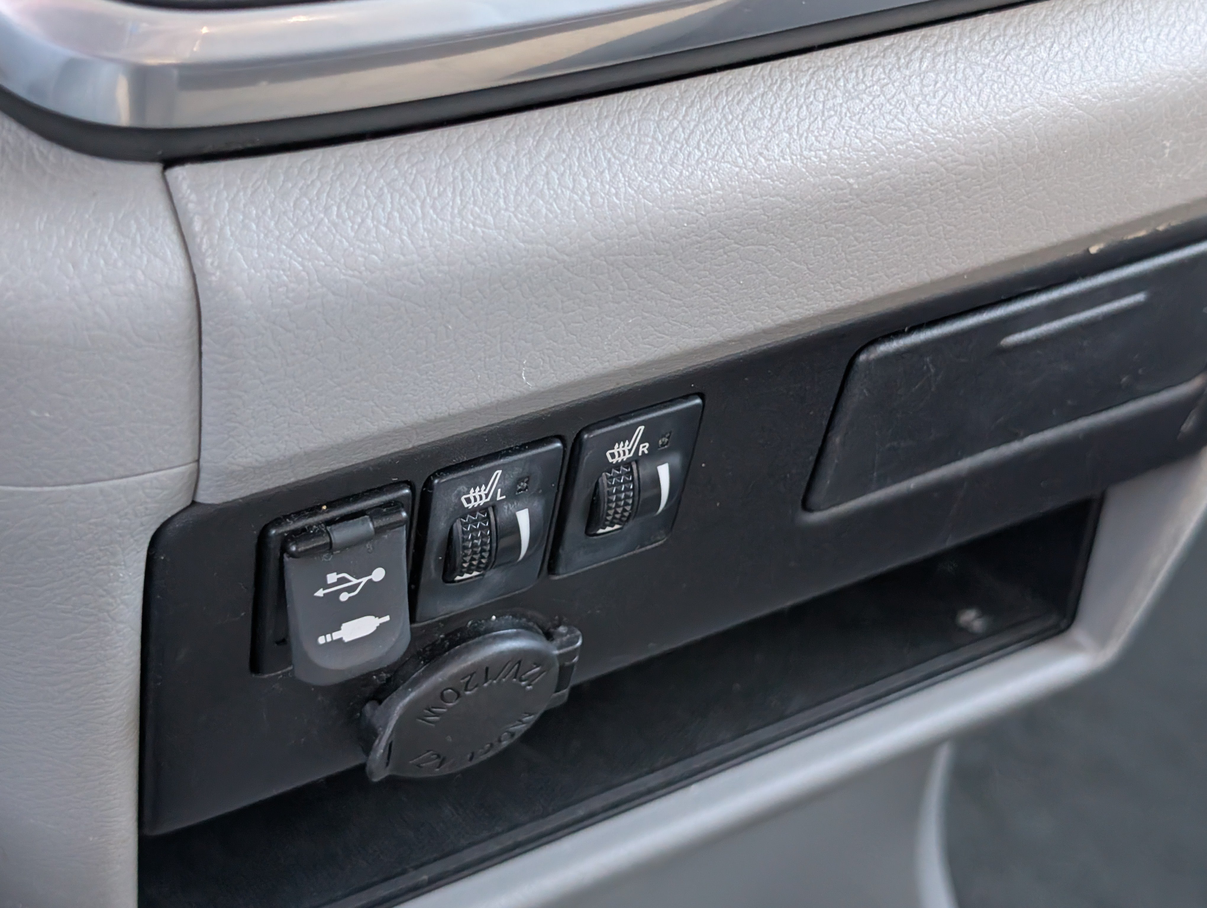 Used 2015 Toyota Sienna XLE FWD image 19