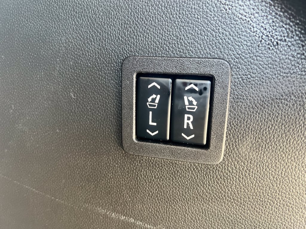Used 2018 Buick Enclave Avenir w/ Avenir Technology Package AWD/4WD image 39
