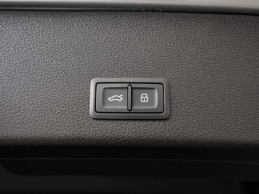 Used 2022 Audi e-tron Premium w/ Convenience Plus Package image 22