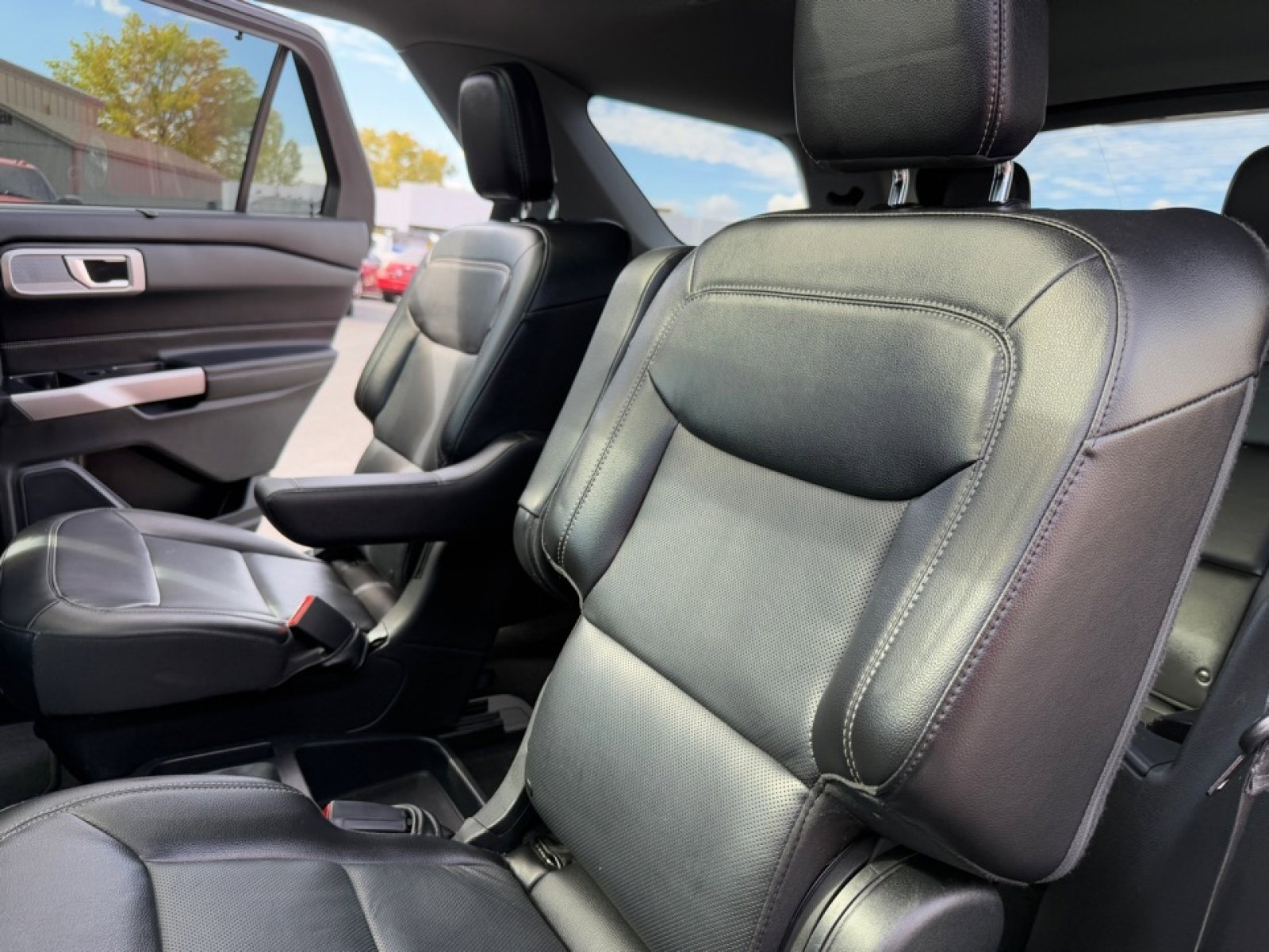 Used 2021 Ford Explorer Limited image 18