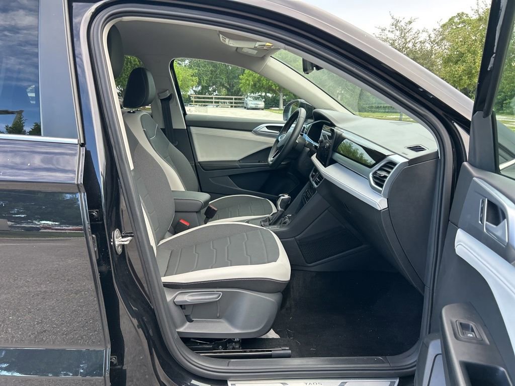 Certified 2025 Volkswagen Taos SE image 35