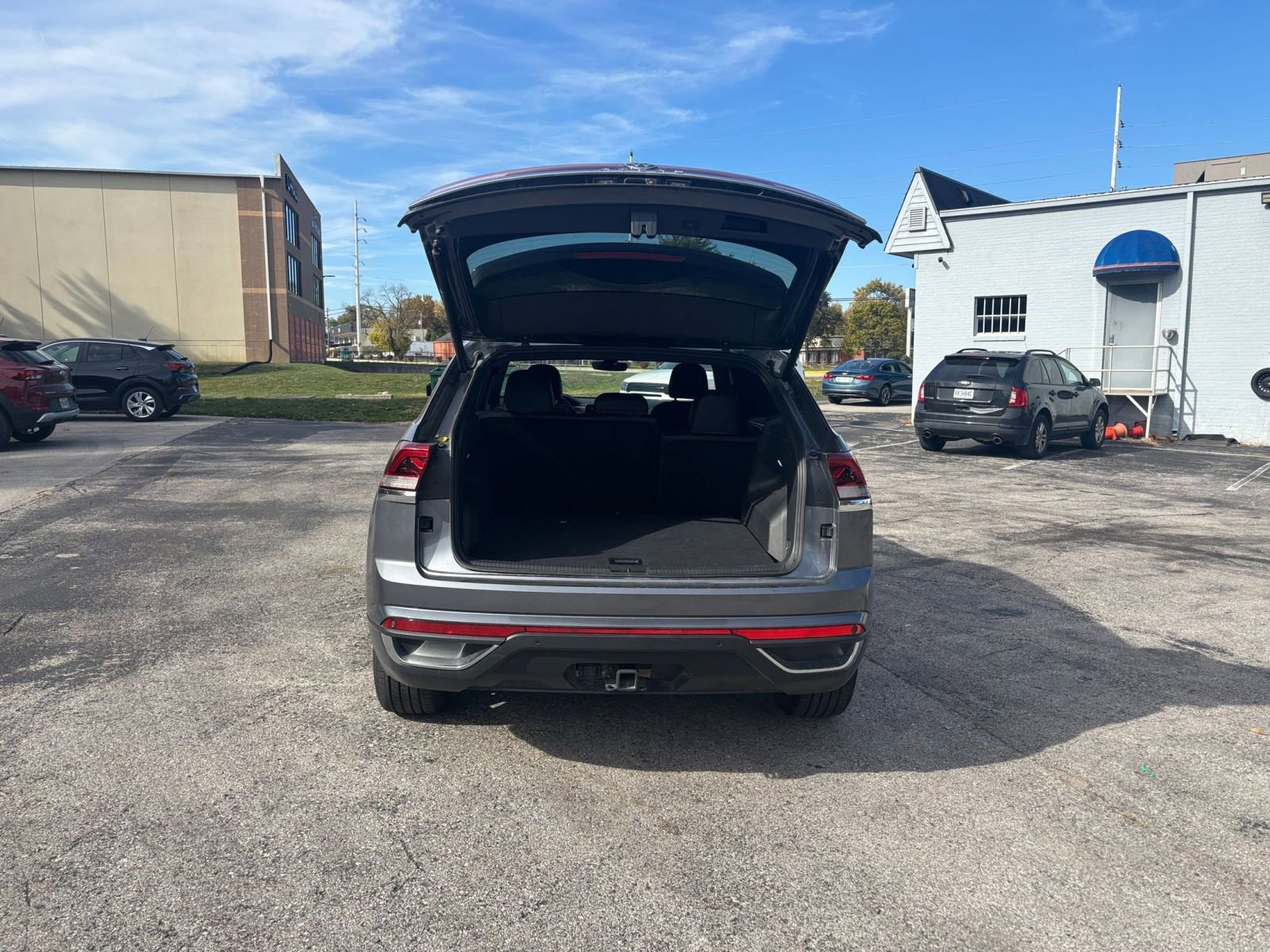 Used 2025 Volkswagen Atlas Cross Sport SE image 29