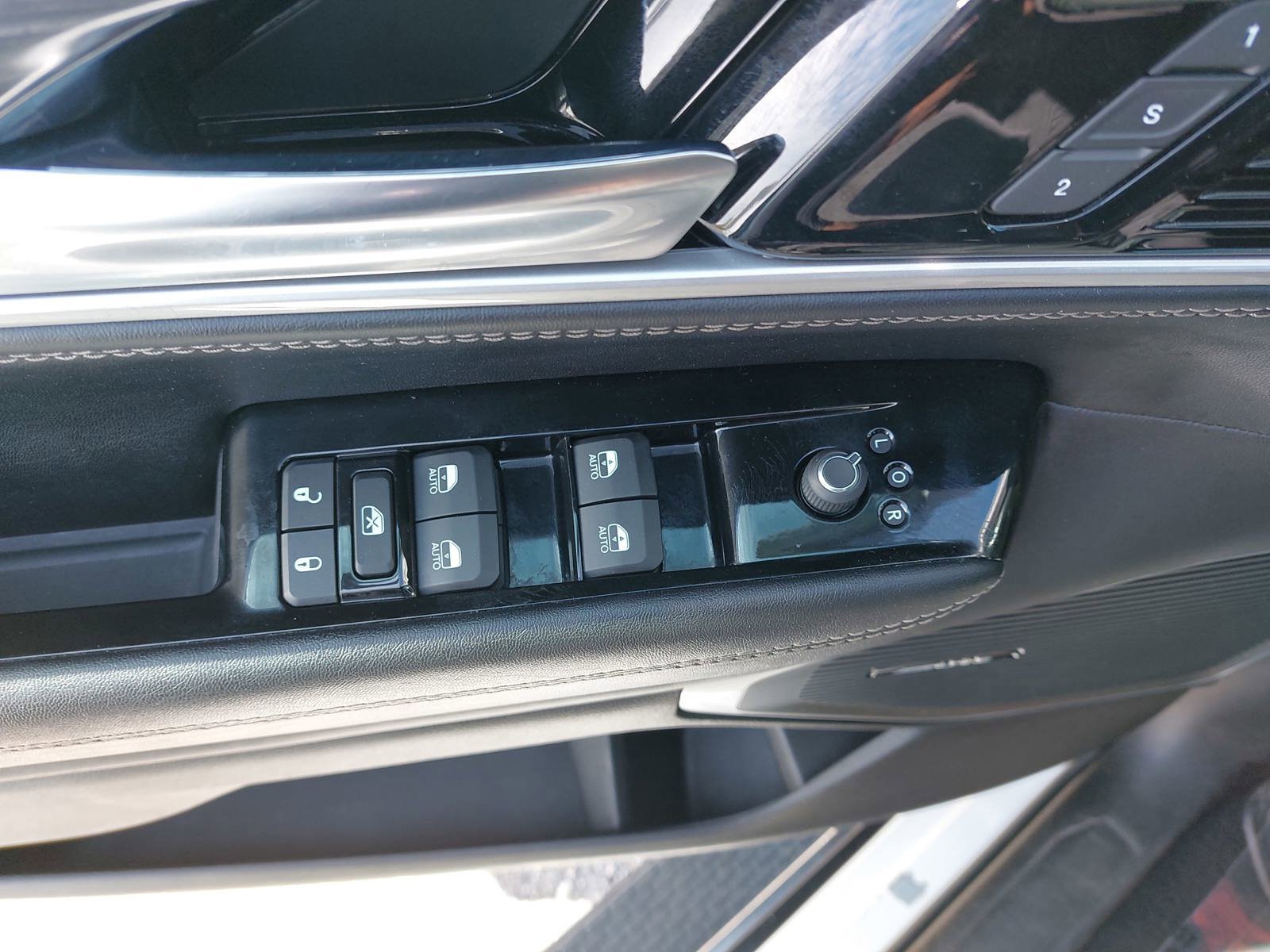 Used 2023 Jeep Wagoneer L Series II image 30