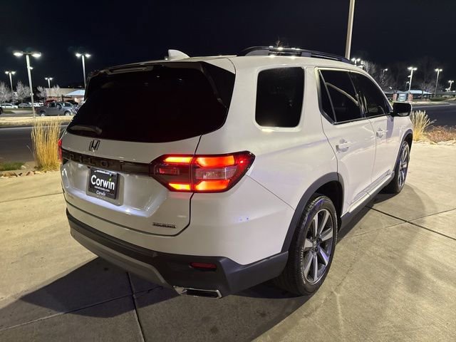 Used 2025 Honda Pilot Touring image 9