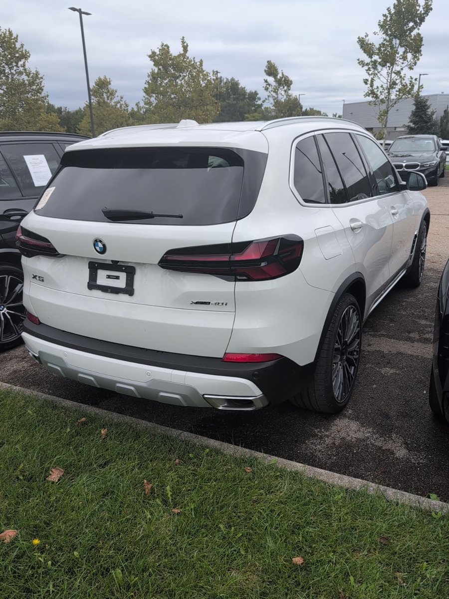 Used 2024 BMW X5 xDrive40i w/ Parking Assistance Package AWD/4WD image 4