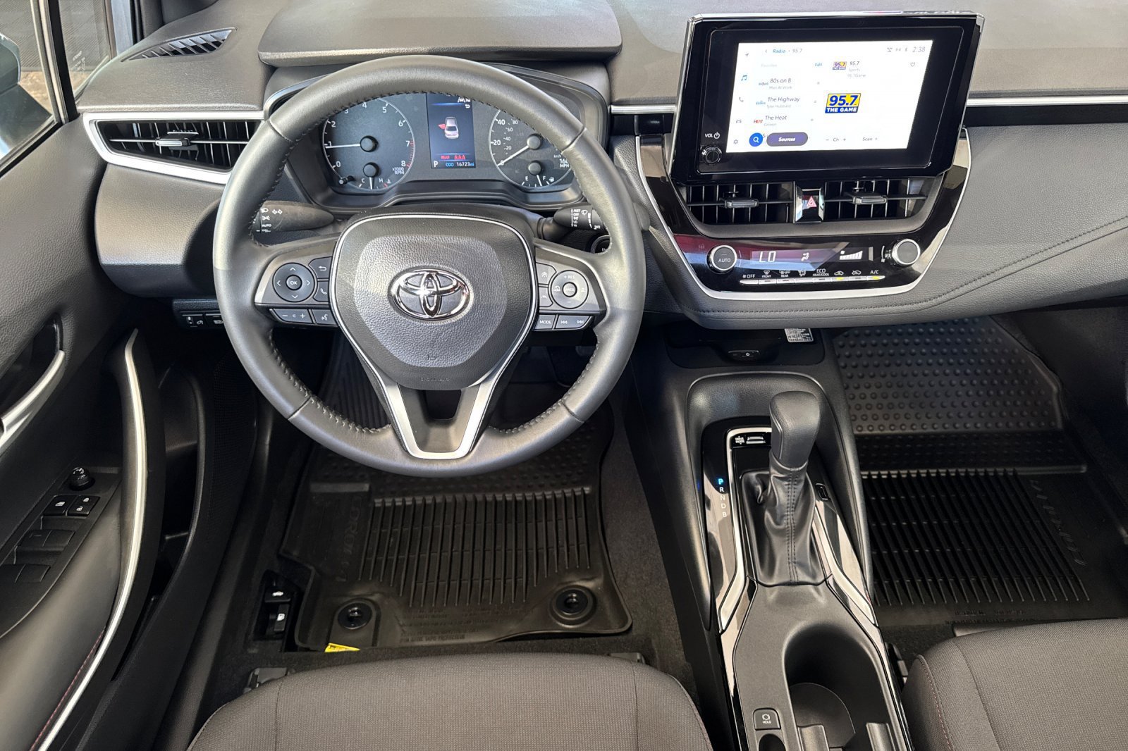 Certified 2024 Toyota Corolla SE w/ SE Premium Package FWD image 13