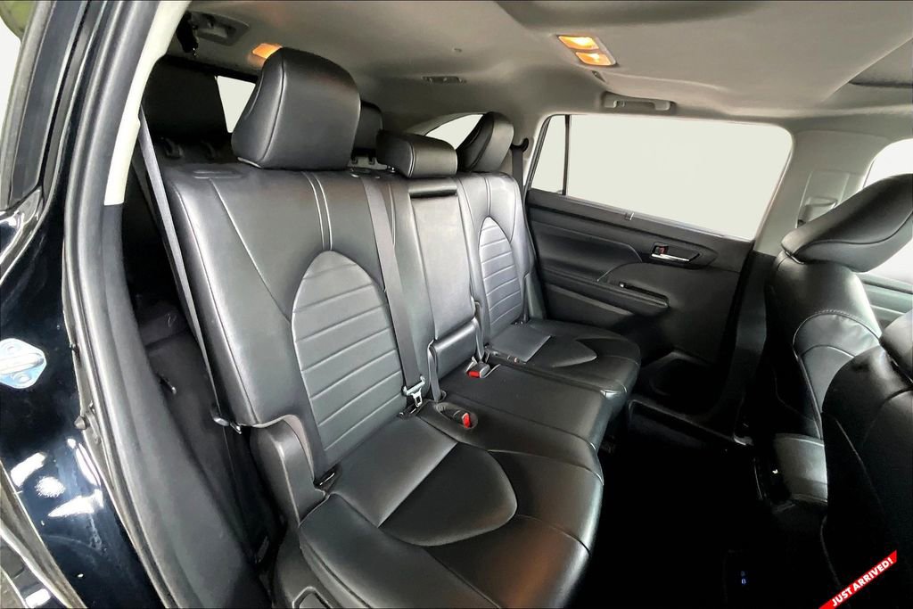 Used 2022 Toyota Highlander XLE image 15