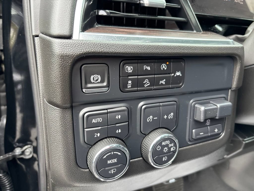 Used 2025 Chevrolet Suburban Z71 w/ Z71 Off-Road Package AWD/4WD image 25