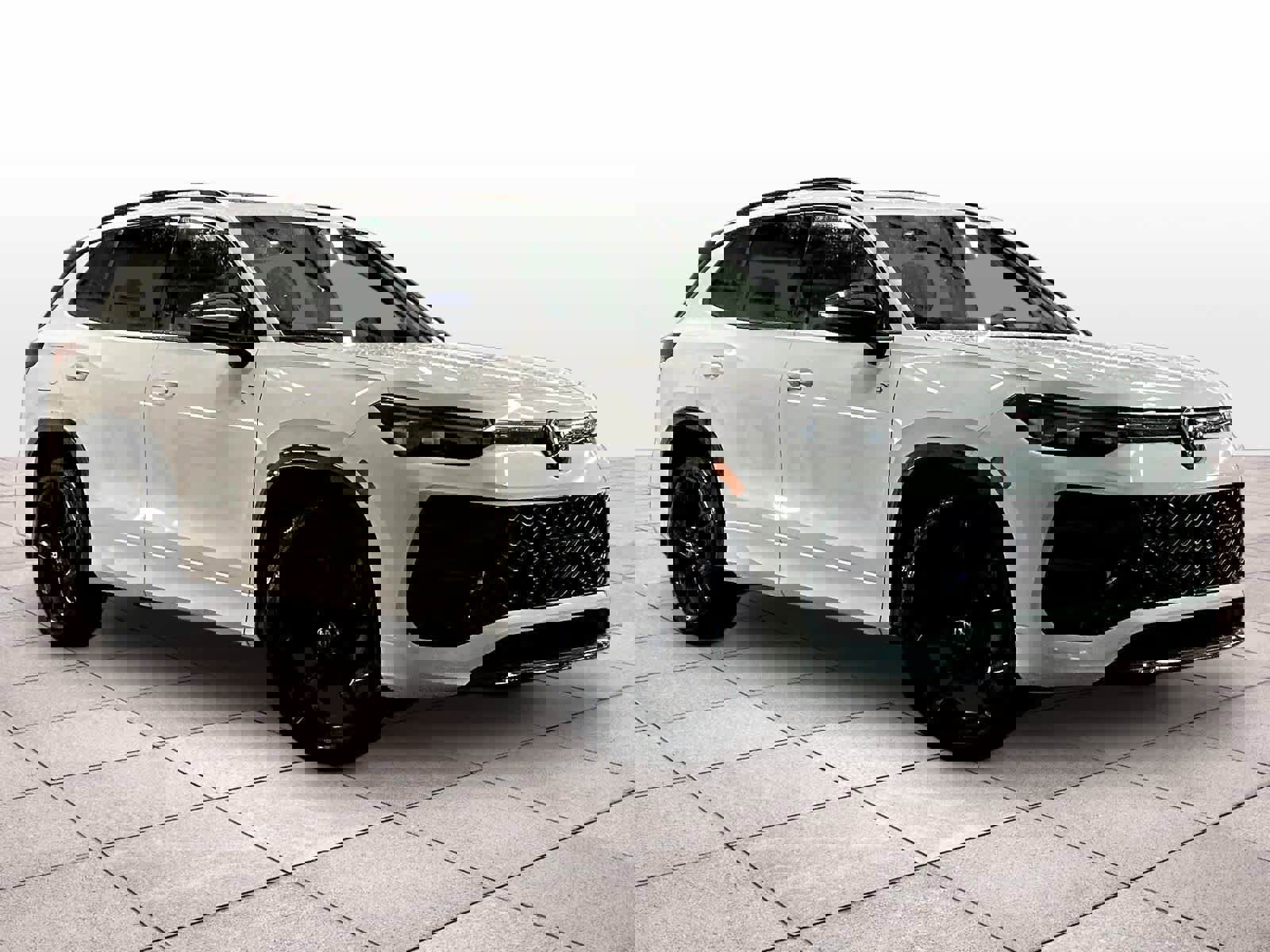 New 2026 Volkswagen Tiguan SE R-Line image 2