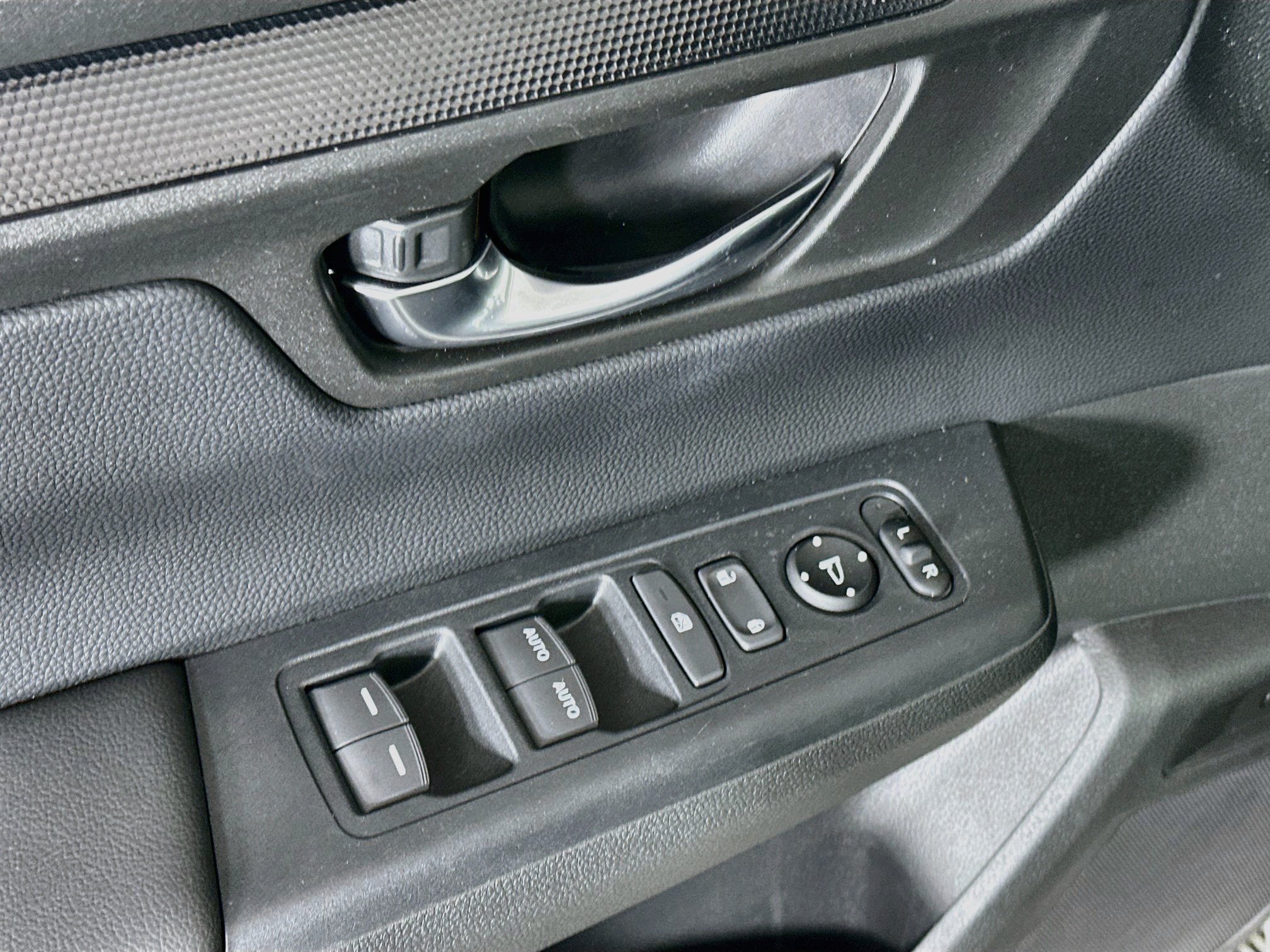 Used 2025 Honda CR-V EX image 15