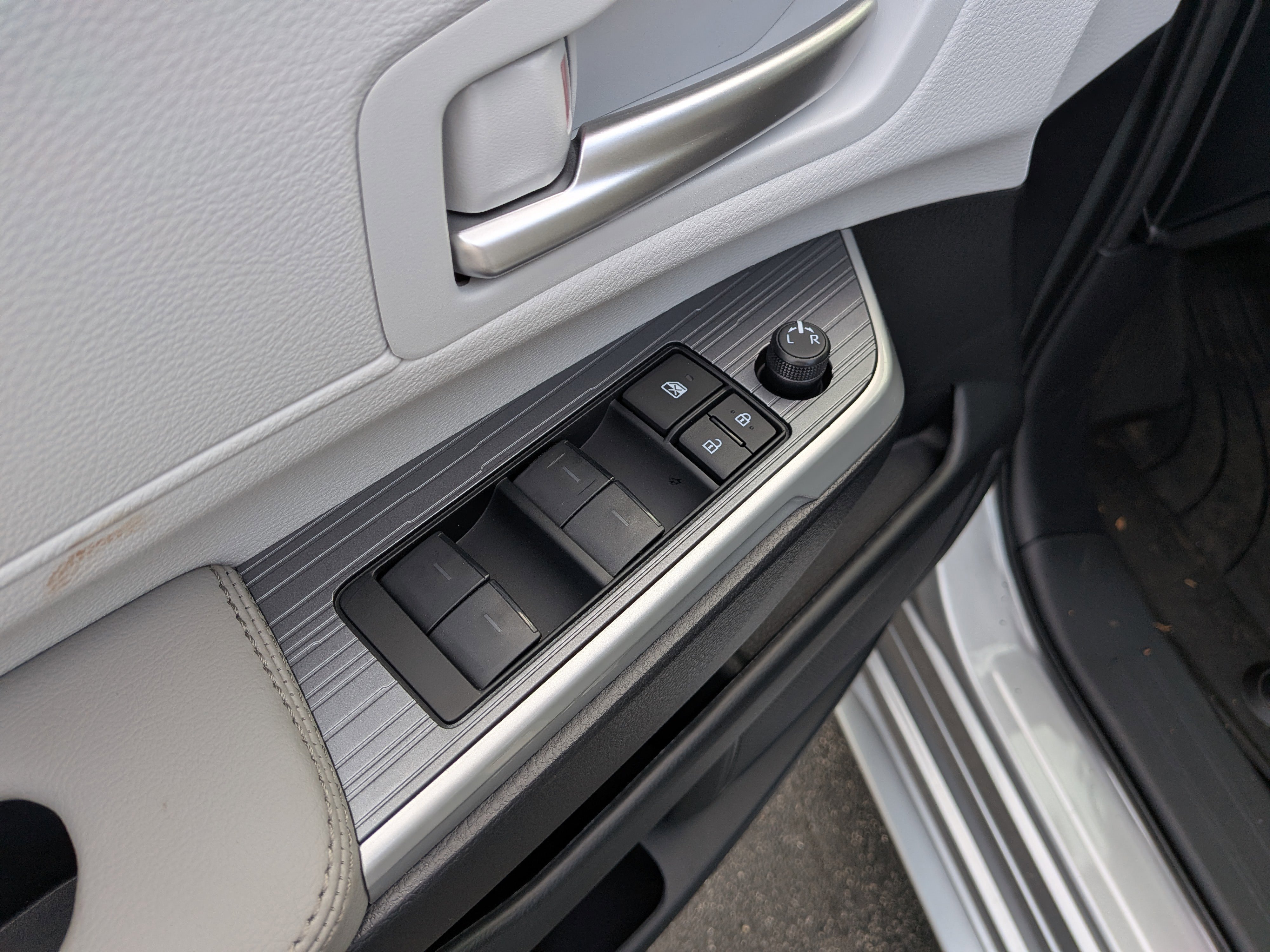 New 2025 Toyota Sienna XLE w/ XLE Plus Package image 10