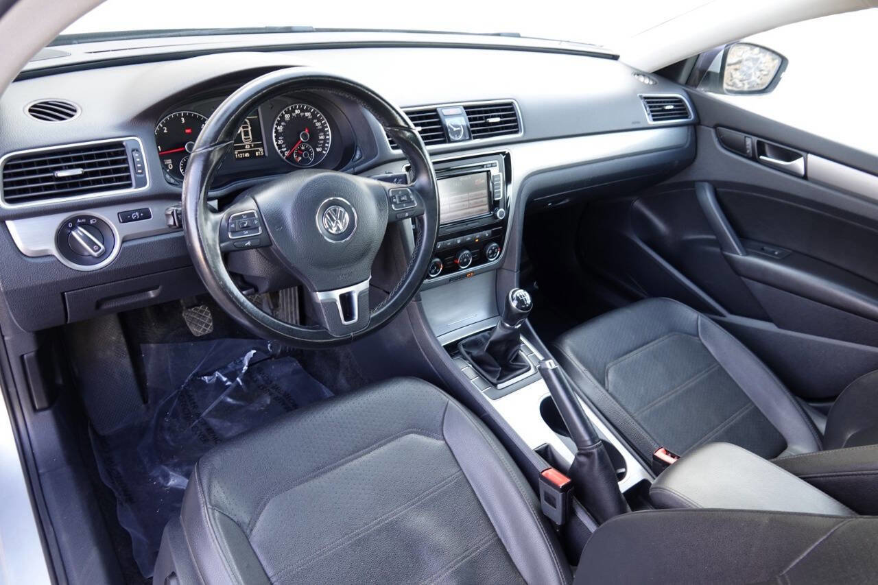 Used 2015 Volkswagen Passat TDI SE FWD image 49