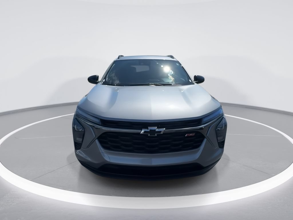 Used 2025 Chevrolet Trax RS w/ Sunroof Package FWD image 3