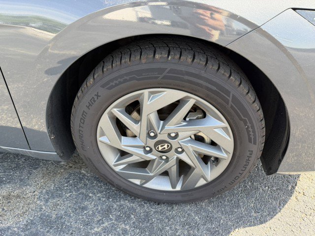 Used 2024 Hyundai Elantra SEL FWD image 4