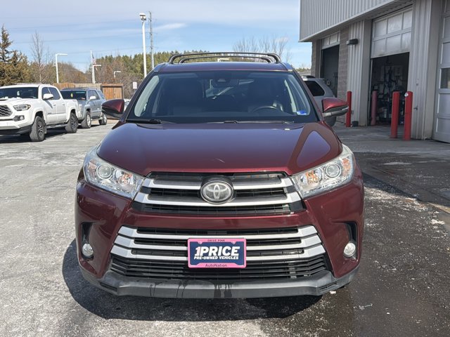 Used 2017 Toyota Highlander XLE image 2