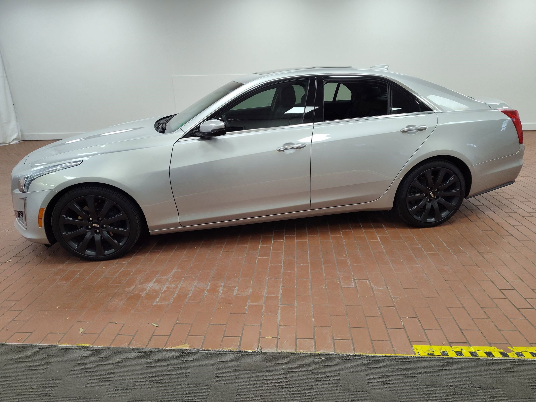 Used 2019 Cadillac CTS Luxury image 2