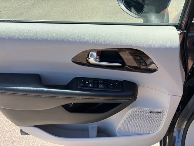 Used 2021 Chrysler Pacifica Limited w/ Premium & Safety Sphere Group FWD image 8