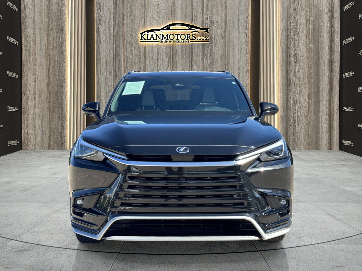 Used 2024 Lexus TX 500h AWD w/ Technology Package image 2