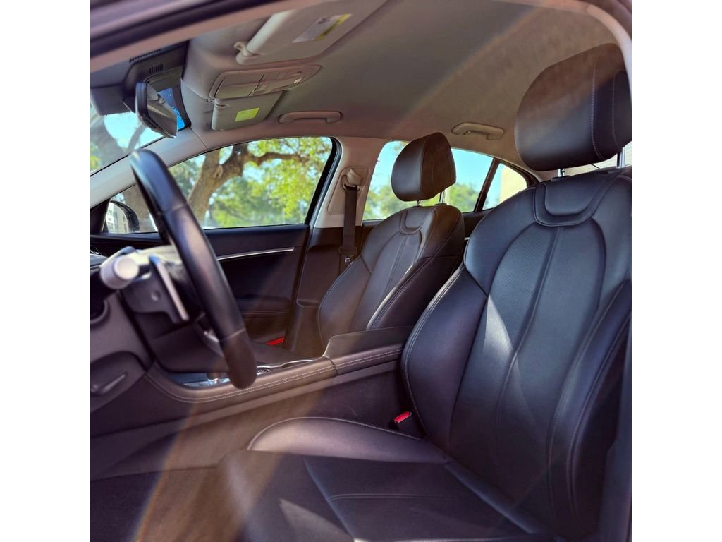 Used 2025 Genesis G70 2.5T RWD image 4