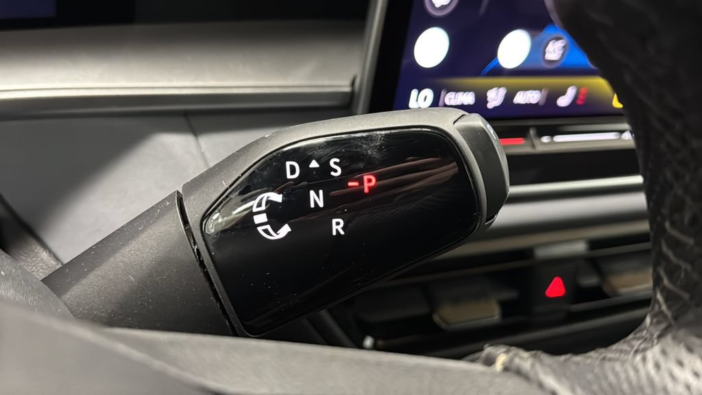 Used 2025 Volkswagen Tiguan SE R-Line AWD/4WD image 19