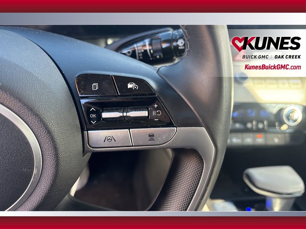 Used 2025 Hyundai Elantra Limited image 17