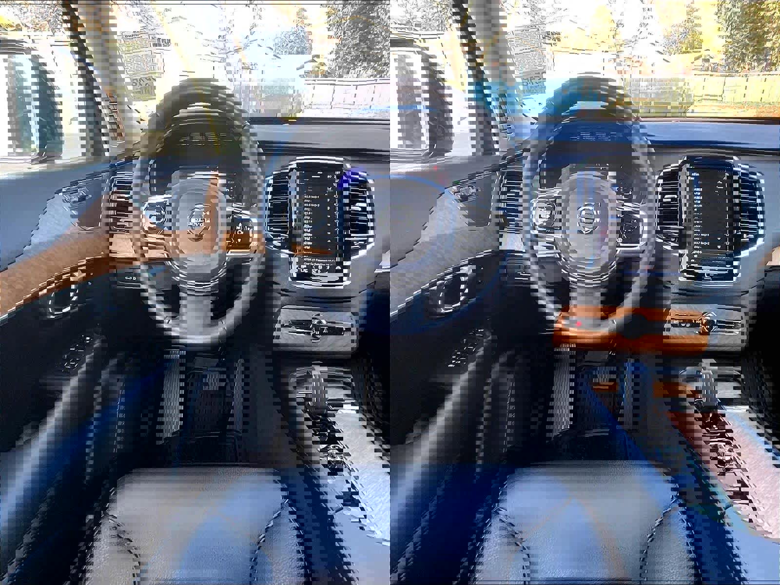 Used 2023 Volvo XC90 T8 Plus image 8