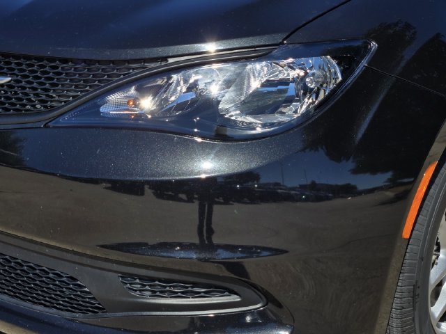 Certified 2023 Chrysler Voyager LX FWD image 8