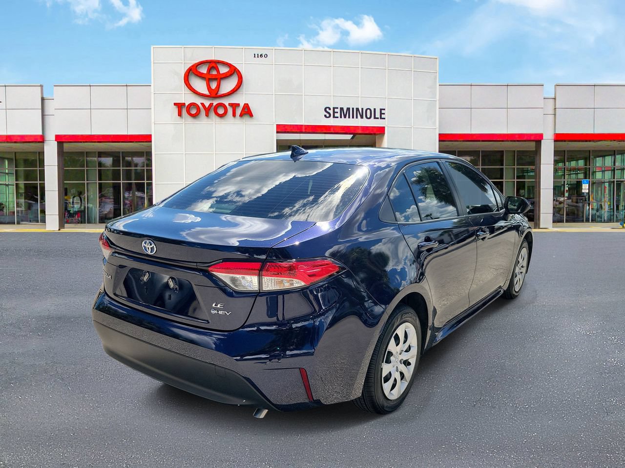 Used 2025 Toyota Corolla LE FWD image 3