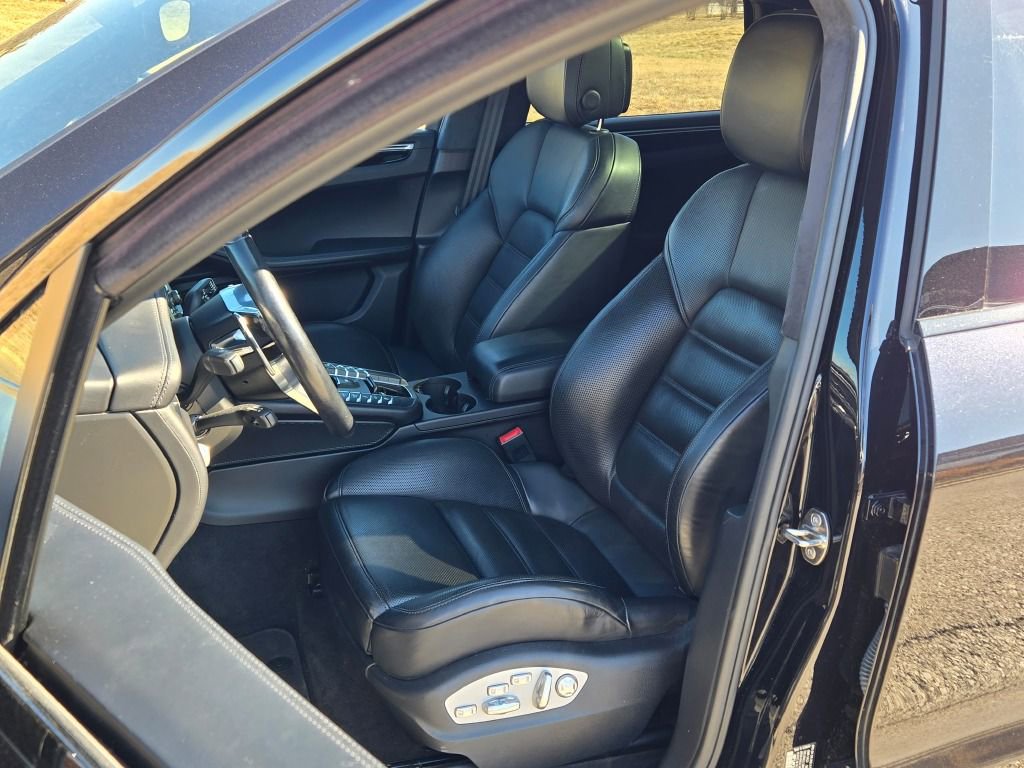 Used 2017 Porsche Macan Turbo image 5