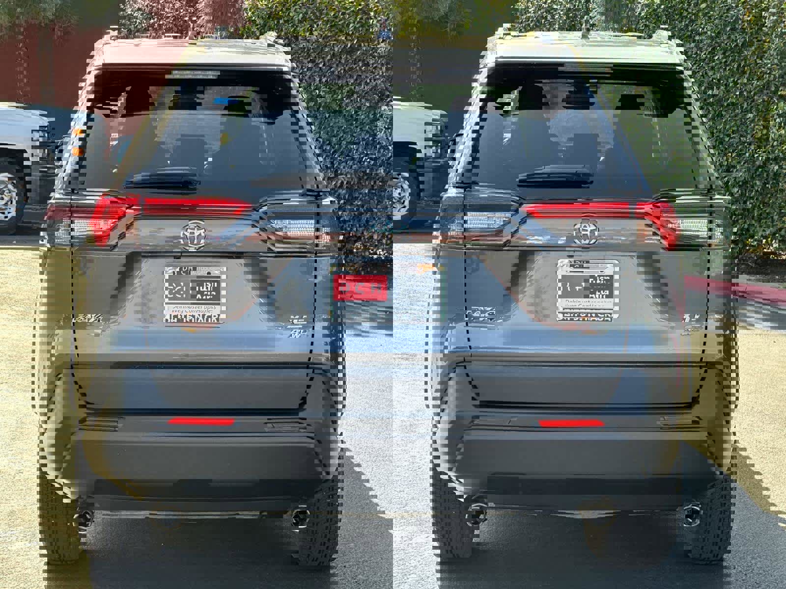 Used 2022 Toyota RAV4 XLE Premium image 6