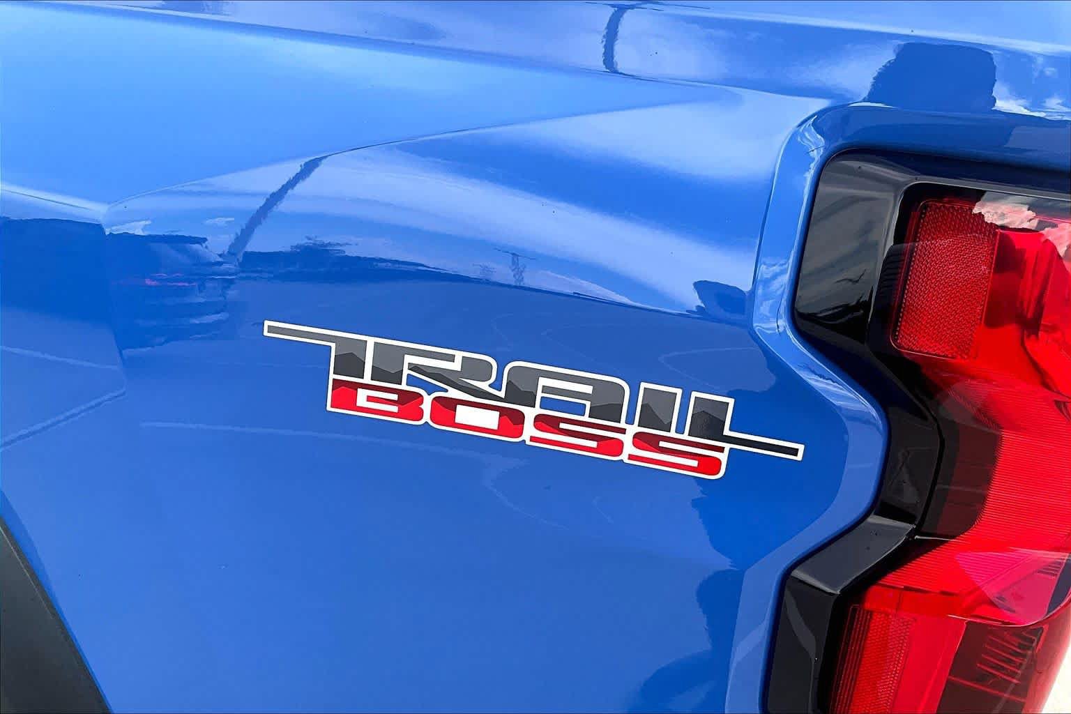 Used 2025 Chevrolet Colorado Trail Boss AWD/4WD image 9